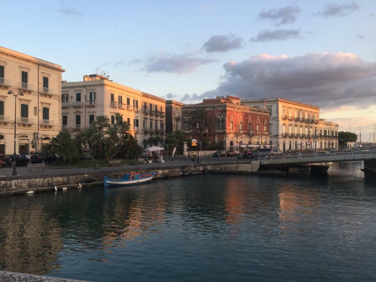 Il Conte Di Cavour Apartman Szirakúza Kültér fotó